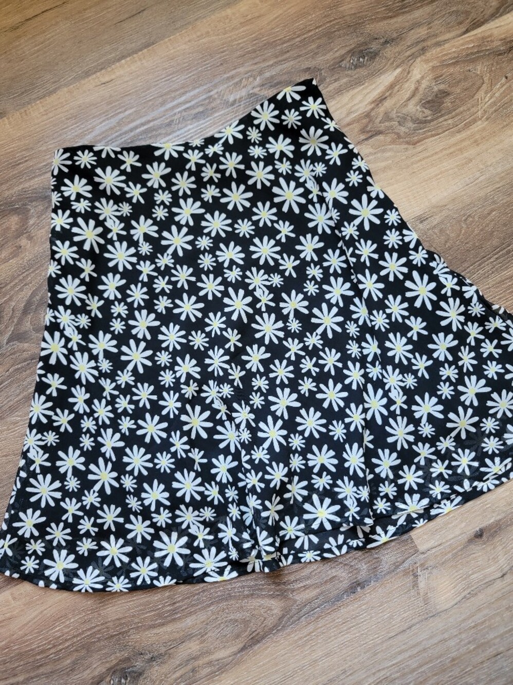 H&M 90s Style Black Skater Skirt with White Daisy Print Size 2